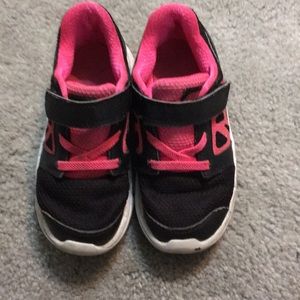 Girls Nikes size 9t